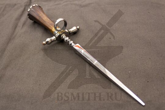 Стилет, Италия, 17 век, вид со стороны клинка