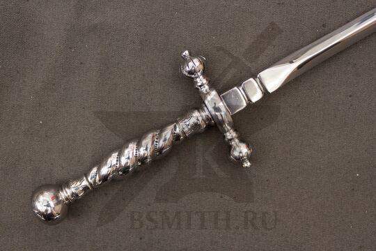 Стилет цельнометаллический, Италия, 17 век, эфес крупно