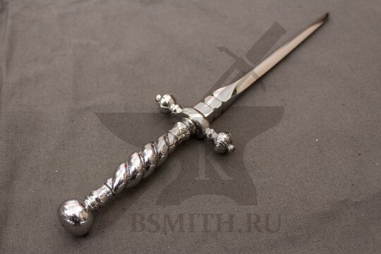 Стилет цельнометаллический, Италия, 17 век, со стороны эфеса