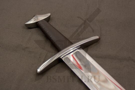 Каролинг тип Y из Норвегии, эфес крупно со стороны клинка