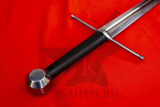 Меч тип XIIa, вариант 3, эфес крупно со стороны навершия