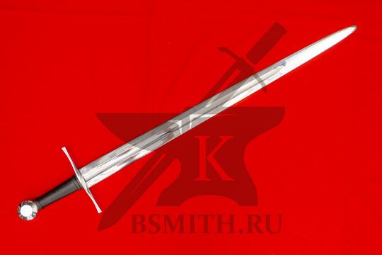 Меч тип XIII с тисненой рукоятью