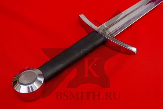 Меч тип XIII, эфес крупно со стороны навершия