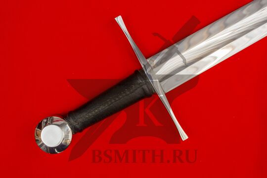 Меч тип XIII с тисненой рукоятью, эфес крупно со стороны шва на рукояти