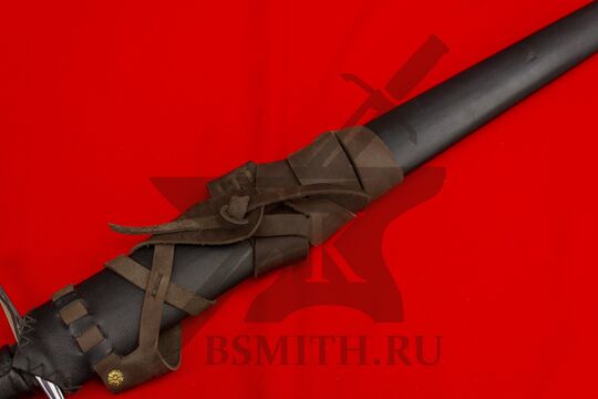 Меч тип XIII с тисненой рукоятью, сложная портупея крупно