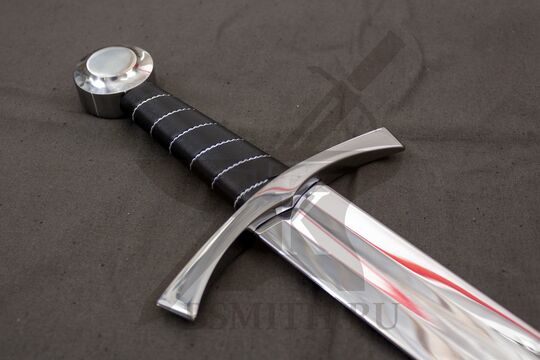 Меч тип XIV, с ножнами, эфес крупно со стороны клинка