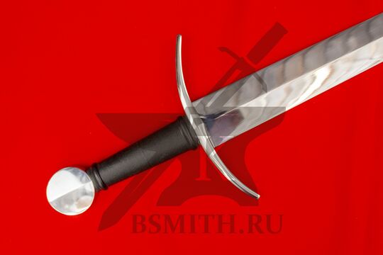 Меч тип XV тисненой рукоятью и двудольным навершием, эфес крупно