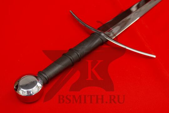 Меч тип XVa с тисненой рукоятью, эфес крупно со стороны навершия