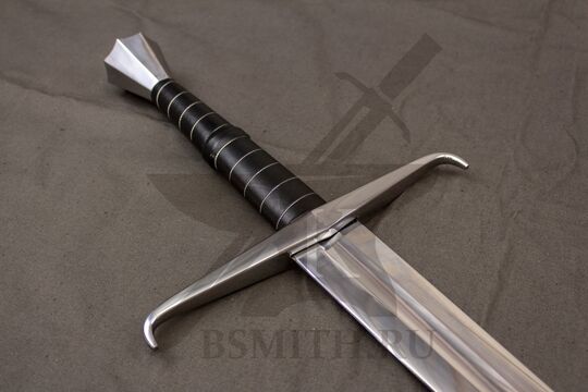 Меч тип XVIa, вариант 3, эфес крупно со стороны клинка