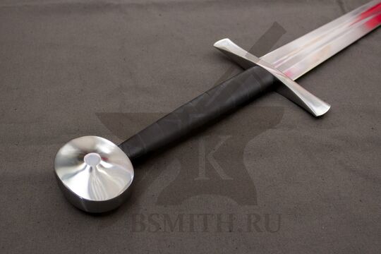 Меч тип XVIa из Борнхолма, эфес крупно со стороны навершия