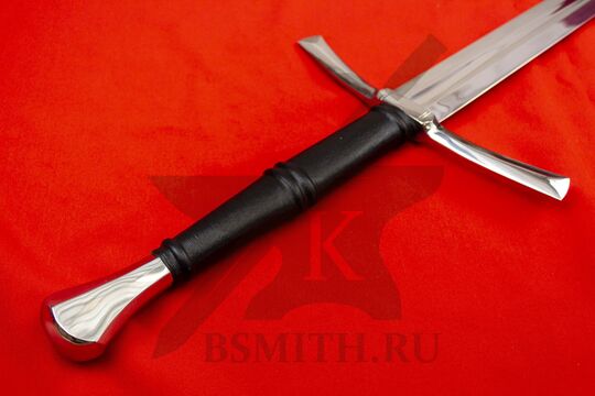 Меч тип XVIa с тисненой рукоятью, эфес крупно со стороны навершия