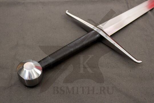 Меч тип XVIa, вариант 4, эфес крупно со стороны навершия
