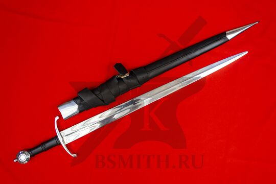 Меч тип XVIII из Музея Королевской оружейной палаты в Лидсе, с ножнами с гарнитуром и фурнитурой