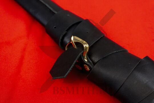 Меч тип XVIII из Музея Королевской оружейной палаты в Лидсе, ножны с гарнитуром и фурнитурой крупно, пряжка