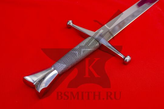 Меч тип XVIIIa из Боденского озера, эфес крупно со стороны навершия