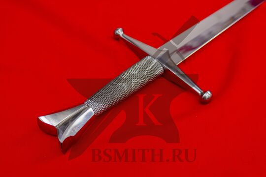 Меч тип XVIIIa из Боденского озера, эфес крупно со стороны навершия