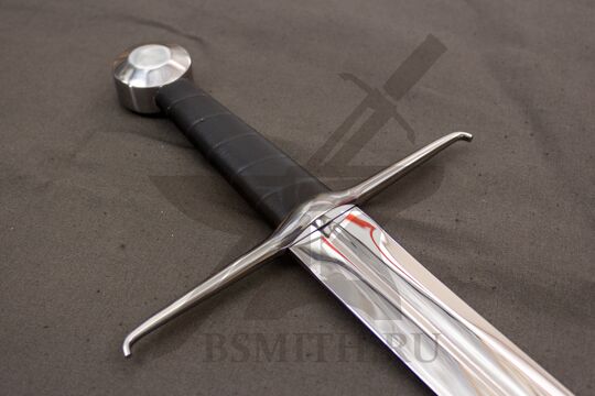 Меч тип XIX, вариант 4, эфес крупно со стороны клинка