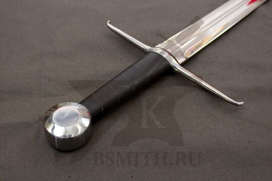 Меч тип XIX, вариант 4, эфес крупно со стороны навершия