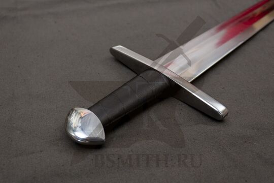 Меч Тип X из Цюриха, эфес крупно со стороны навершия