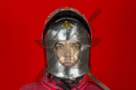 Топхельм "Сахарная голова" с парашютом и подбородочными ремнями, с поднятым забралом