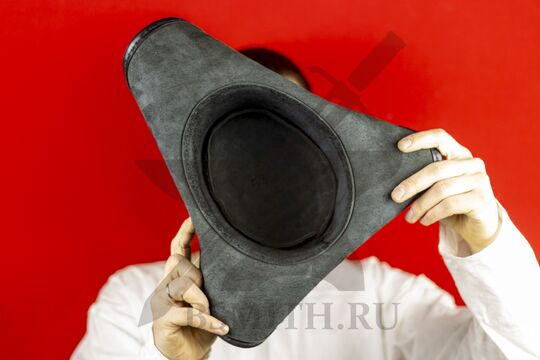 Треуголка кожаная, черная, вид изнутри